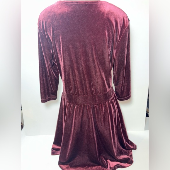 Simons Deep Burgundy Velvet Long Sleeve Dress - Picture 3 of 4